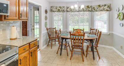 Large Yard & Basketball Hoop: Murfreesboro Home!
