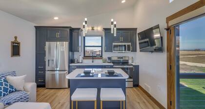 Mtn-view Tiny Home w/ Grill Near Skiing!