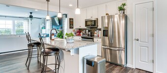 2 Mi to Hollywood Casino: Charles Town Townhome!