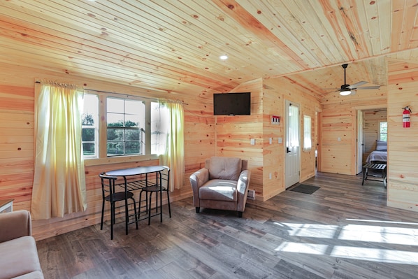 House (2 Bedrooms) | Interior
