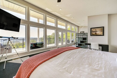 Nolin Lake Home w/ Decks & Fire Pit in Clarkson!