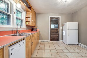 Cottage (3 Bedrooms) | Interior