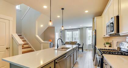 13 Mi to Dtwn Charleston: Quiet Townhome