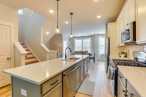 13 Mi to Dtwn Charleston: Quiet Townhome