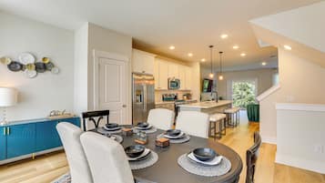 Apartment (3 Bedrooms) | Front of property