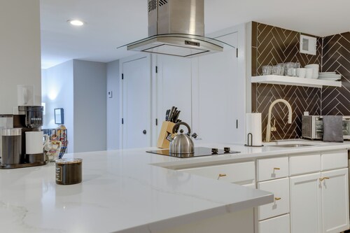 Modern Decatur Getaway ~ 8 Mi to Downtown Atlanta!