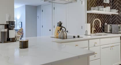 Modern Decatur Getaway ~ 8 Mi to Downtown Atlanta!