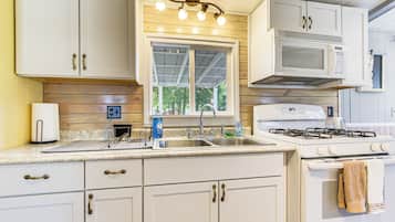 Cottage (2 Bedrooms) | Interior