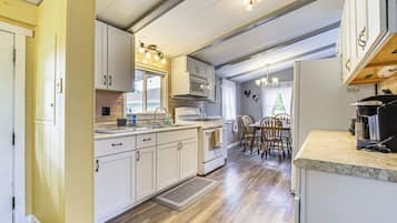 Cottage (2 Bedrooms) | Interior