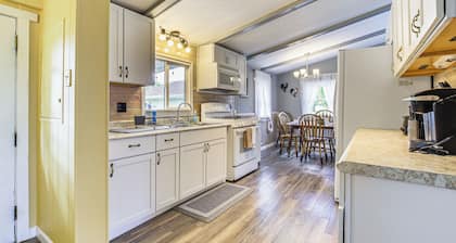 Lake Views & Fireside Bliss: Cecil Cottage w/ Yard