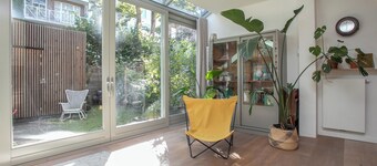 Welcome to this bright home on Oldenbarneveldstaat