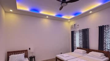 4 bedrooms, iron/ironing board, WiFi, bed sheets