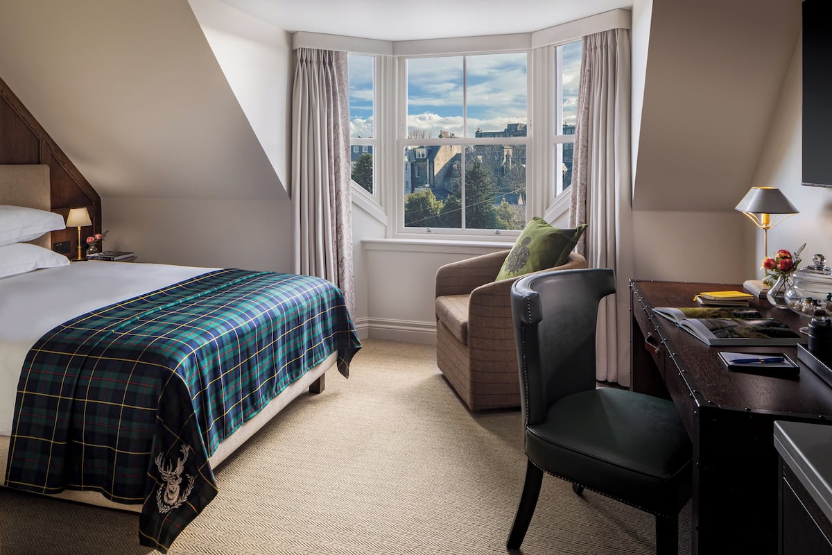 1 bedroom, Egyptian cotton sheets, premium bedding, pillowtop beds