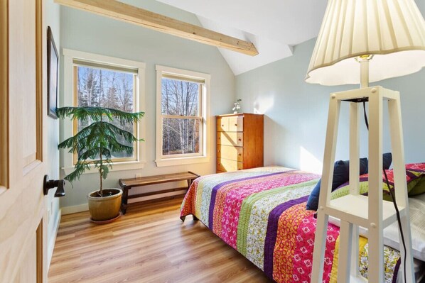2 bedrooms, iron/ironing board, travel cot, free WiFi