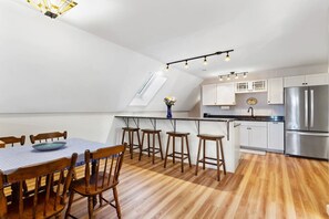 Dining - Hadley Point Hideaway, Quiet & Peaceful (Bar Harbor)