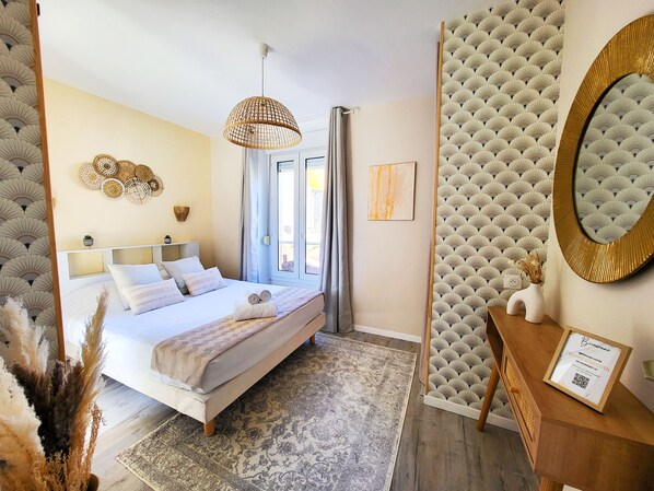 1 dormitori, planxa i posts de planxar, wifi i roba de llit 