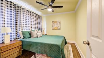 2 bedrooms, iron/ironing board, WiFi, bed sheets