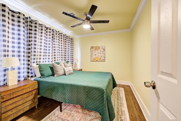 2 bedrooms, iron/ironing board, WiFi, bed sheets