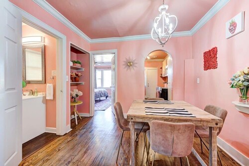 Strawberry Lodge-adorable duplex in central NW OKC