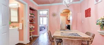 Strawberry Lodge-adorable duplex in central NW OKC