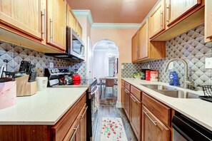 Fridge, microwave, oven, stovetop - Strawberry Lodge-adorable duplex in central NW OKC (Oklahoma City)