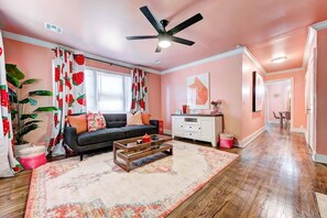 TV, offices - Strawberry Lodge-adorable duplex in central NW OKC (Oklahoma City)