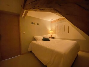 2 quartos, berço de viagem, Wi-Fi de cortesia, roupa de cama