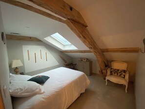 2 dormitoris, un bressol de viatge, wifi gratuïta i roba de llit 