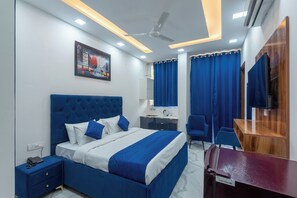 Quarto premium | Escrivaninha, espaço de trabalho para notebook, cortinas blackout