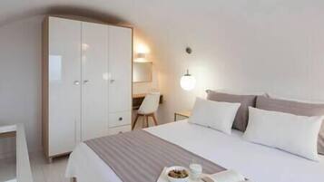 1 bedroom, in-room safe, desk, iron/ironing board