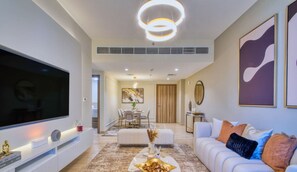 Apartment - 2BR Apt w Dubai Canal Views Near Burj Dubai Mall (Dubai)