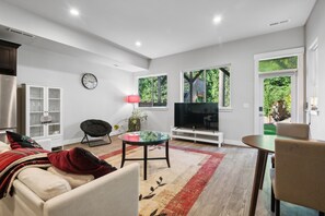 Apartment, 1 Bedroom | Living area - Cozy 1br Retreat In Sammamish 1 Bedroom Apts (Sammamish)