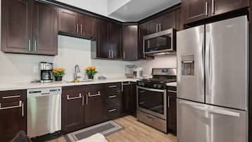 Apartment, 1 Bedroom | Private kitchen | Fridge, oven, coffee/tea maker