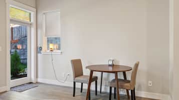 Apartment, 1 Bedroom | Dining