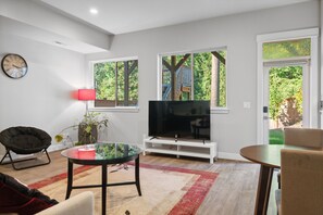 Apartment, 1 Bedroom | Living area