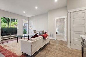 Apartment, 1 Bedroom | Living area | Smart TV, streaming services