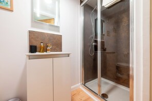 Shower, eco-friendly toiletries, hair dryer, towels