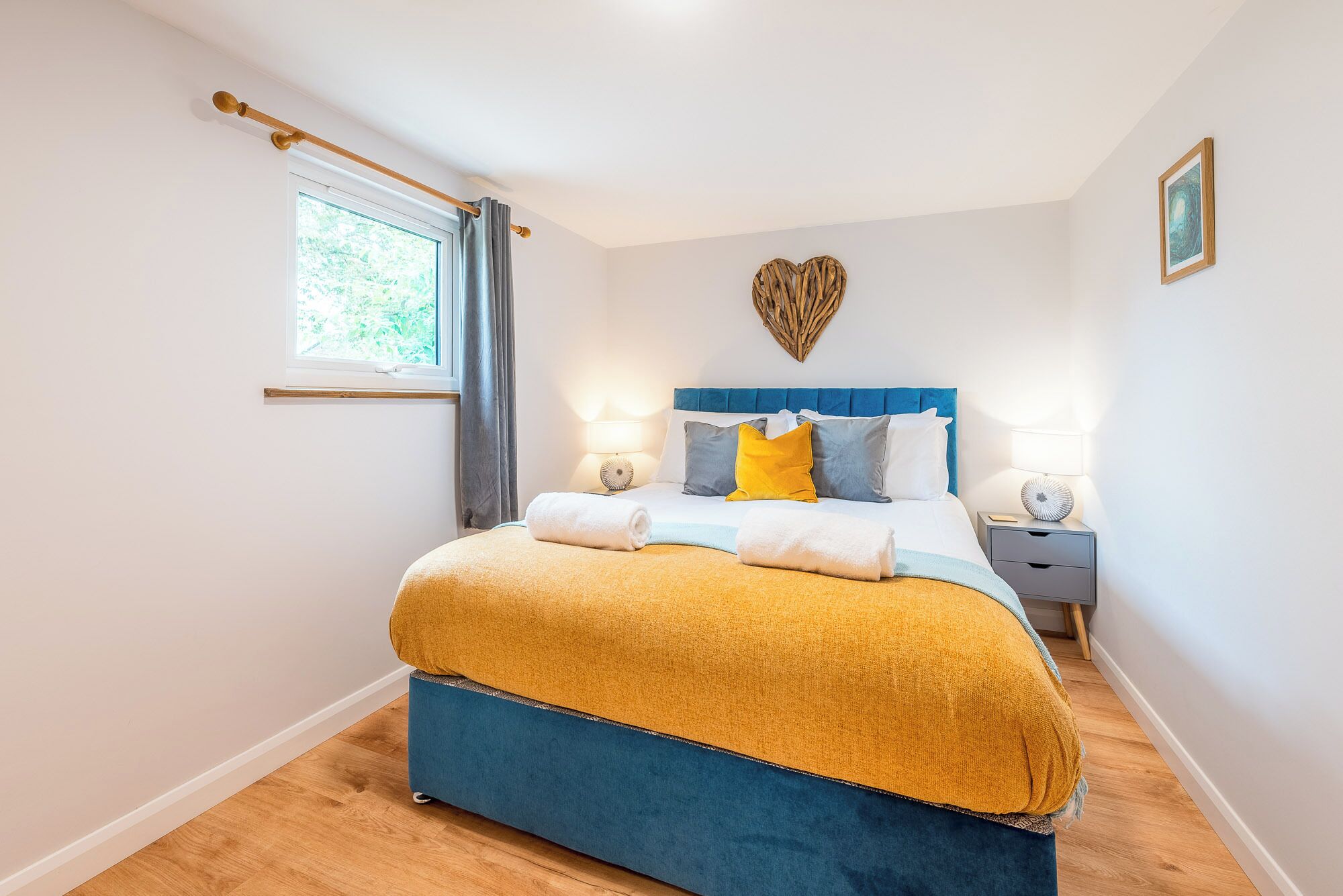 2 habitaciones, tabla de planchar con plancha, wifi y ropa de cama 