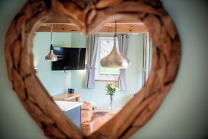 Interior - Beautifully Appointed Chalet Ideally located 5 min walk from beach & town centre (Bude)