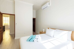 2 quartos, ferros/tábuas de passar roupa, Wi-Fi, roupa de cama