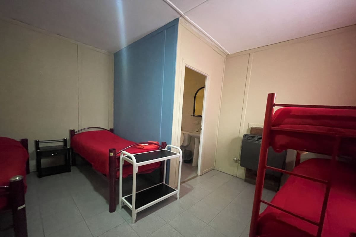 Firemannsrom – basic (4 people) | Allergitestet sengetøy og wi-fi (inkludert)