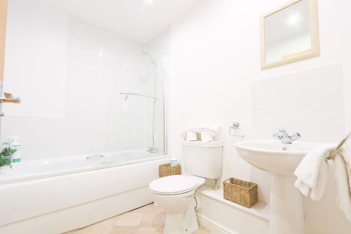 Shower, hair dryer, shampoo