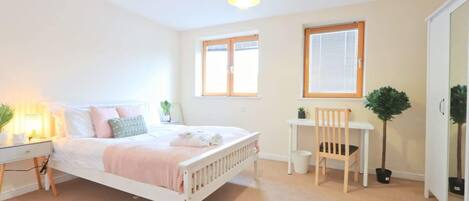 2 dormitorios, tabla de planchar con plancha, wifi y ropa de cama