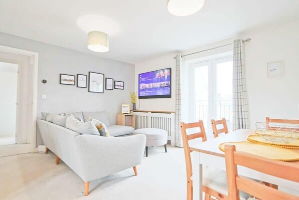 TV - Broad Leaze House - Hopewell (Bristol)