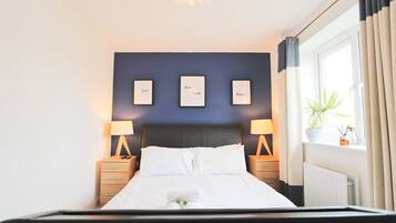 2 habitaciones, tabla de planchar con plancha, wifi y ropa de cama
