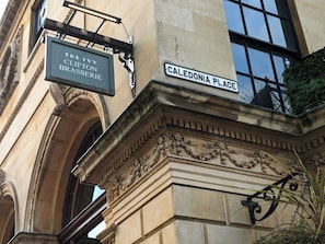 Exterior detail - Two Bedroom flat in Caledonia Place (Bristol)