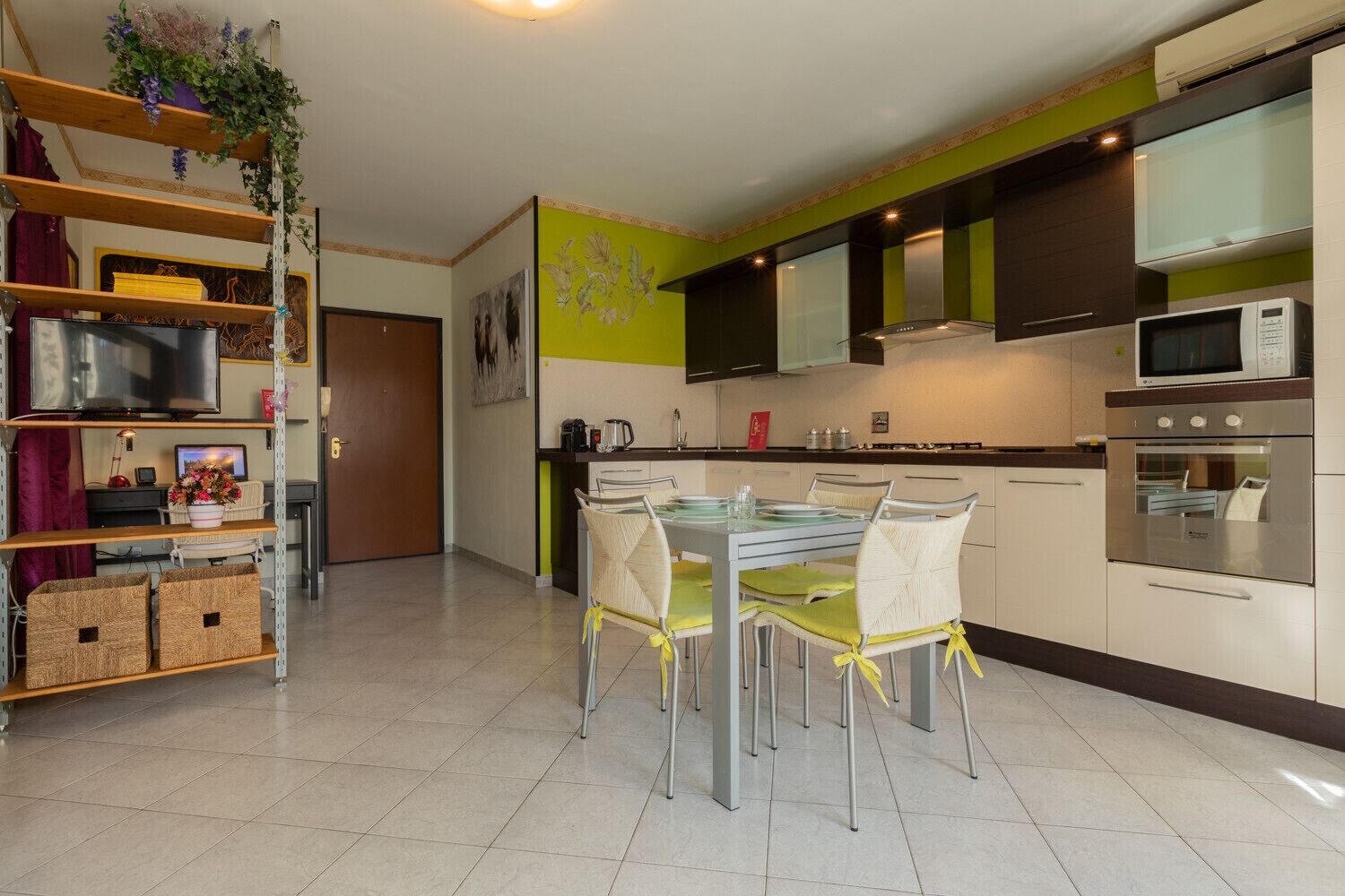 Frigorifero, microonde, forno, lavastoviglie