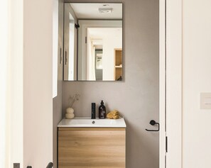 Amenidades de baño ecológicas, secadora de cabello, toallas 
