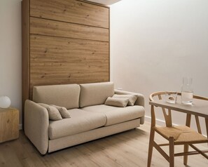 TV, books, offices - Japandi Escape | 3BR Designer Flat with Private Garden | Steps from City Center (Oxfordshire)