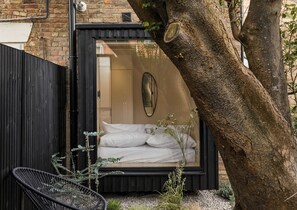 Exterior detail - Japandi Escape | 3BR Designer Flat with Private Garden | Steps from City Center (Oxfordshire)